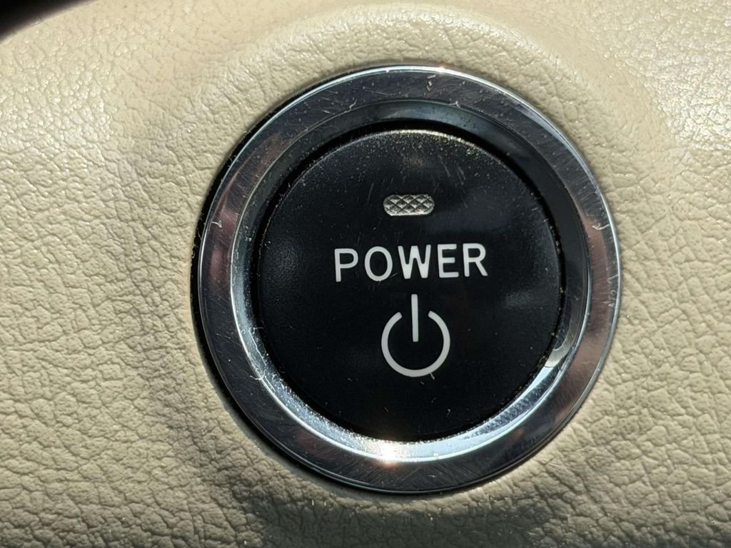Used 2007 White Toyota Base image 8