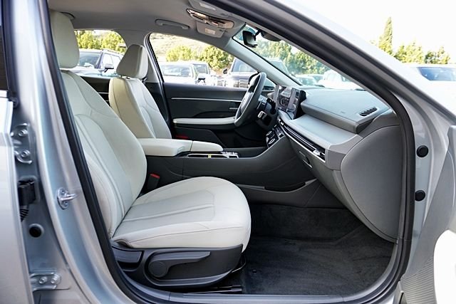 Used 2024 Silver Hyundai SEL image 10