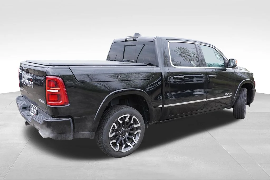 Ram. Pre-Owned 2025 Ram 1500 Limited 4D Crew Cab in Lakeville #LP200019