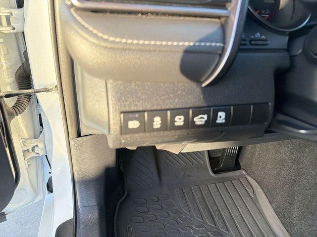 Certified Used 2023 MID BLK/WIND CHILL Toyota  image 11