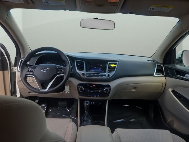 Used 2017 Winter White Hyundai SE image 25