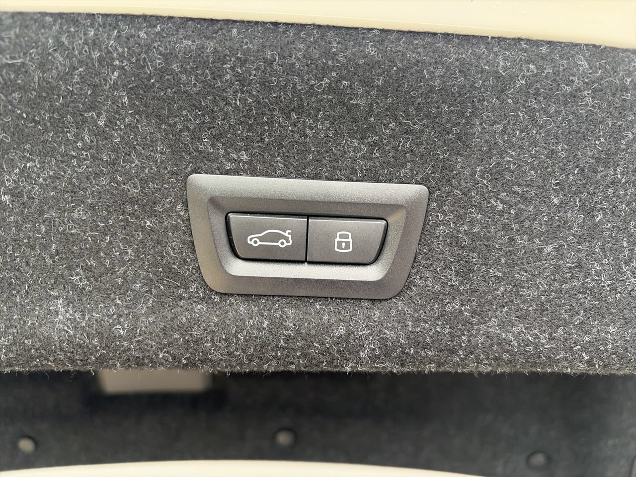 Used 2025 Mineral White Metallic BMW 330i image 34
