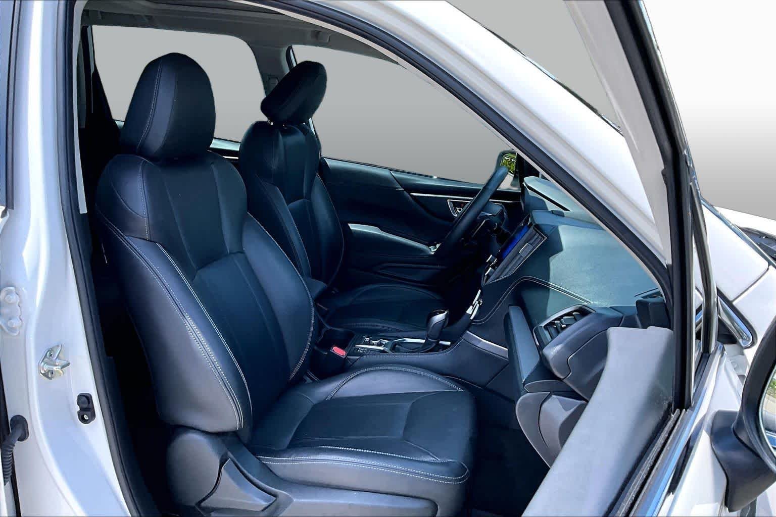 Used 2021 Crystal White Pearl Subaru Limited image 9