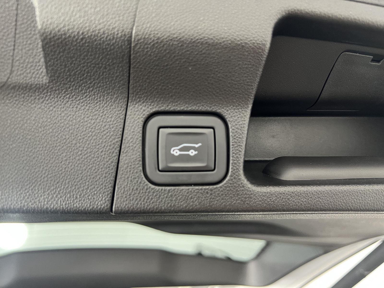Used 2023 Summit White GMC SLT image 34