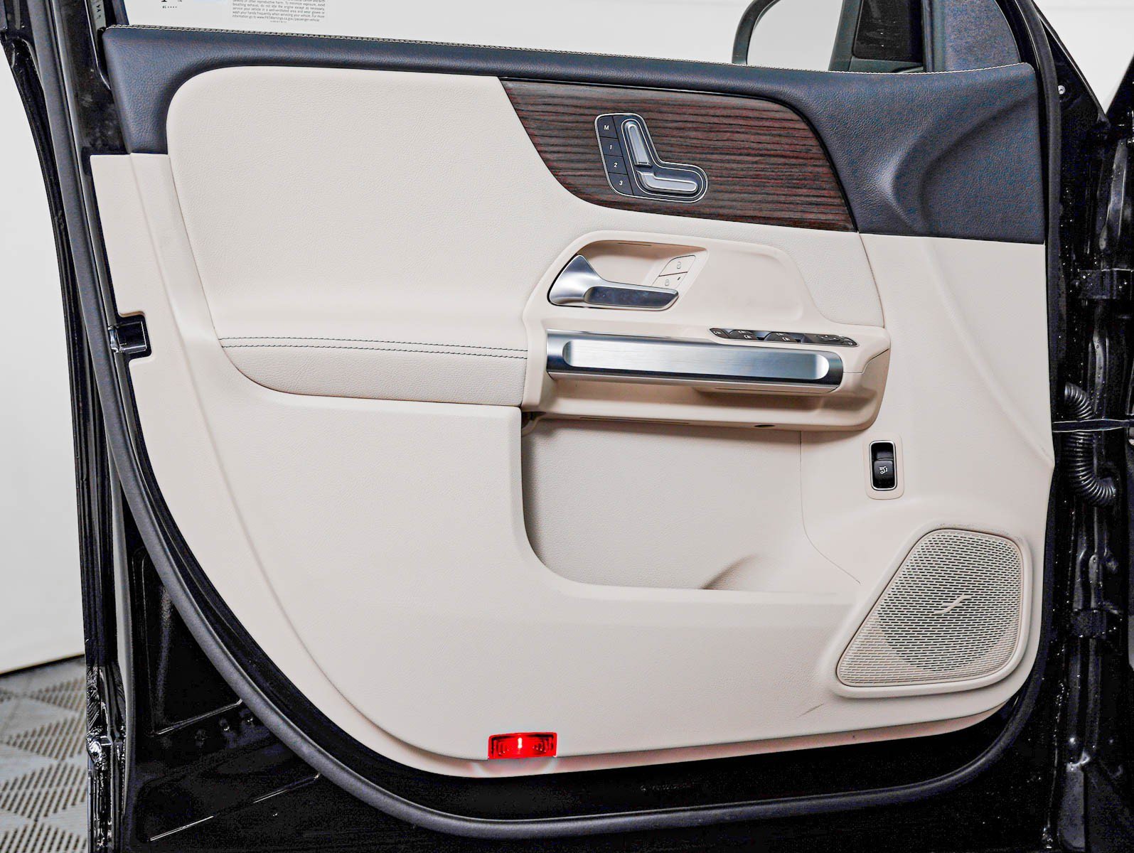 New 2026 Night Black Mercedes-Benz GLB 250 image 22