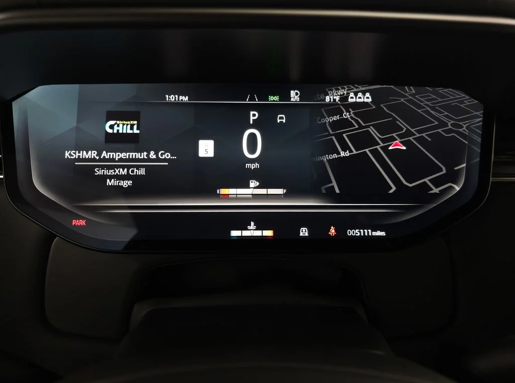Certified Used 2025 White Land Rover Dynamic SE image 23