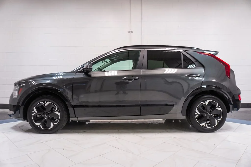 Used 2024 Gray Kia Wind image 32