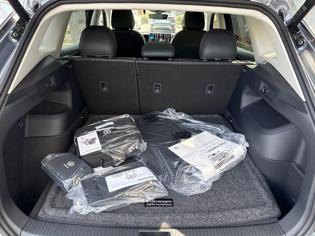 New 2026 Platinum Gray Metallic Volkswagen 2.0T SE image 25