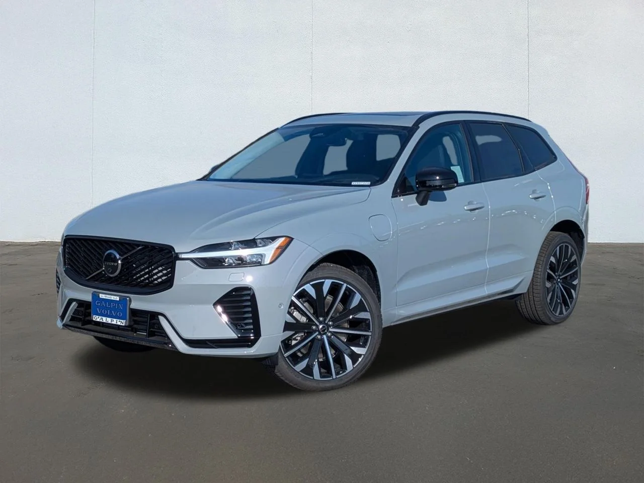 2026 Volvo XC60 T8 Ultra Dark AWD's photo