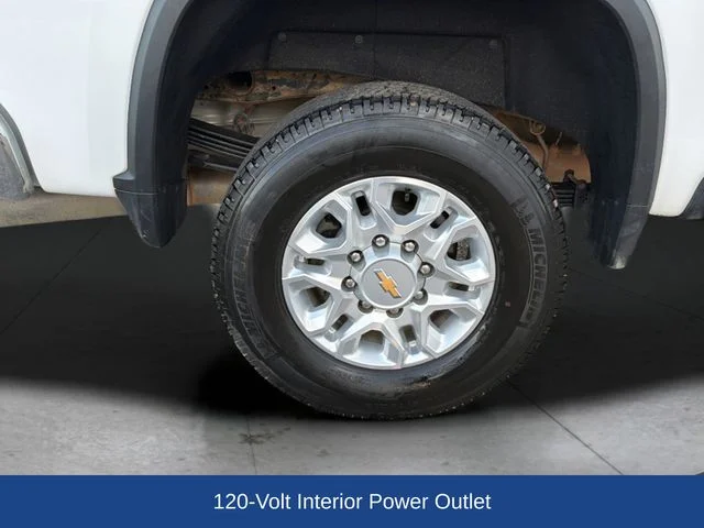 Used 2025 White Chevrolet LT image 32