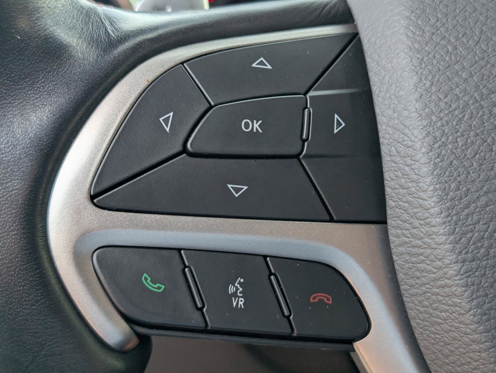 Used 2021 Bright White Clearcoat Jeep Trailhawk image 23