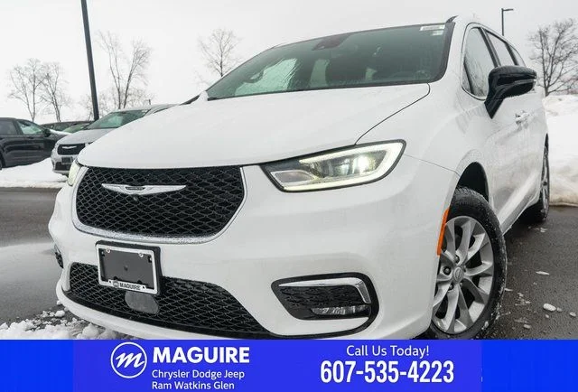 2026 Chrysler Pacifica Select AWD's photo
