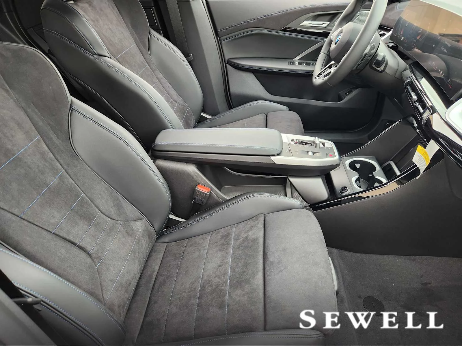 New 2026 Space Silver Metallic BMW xDrive28i image 5