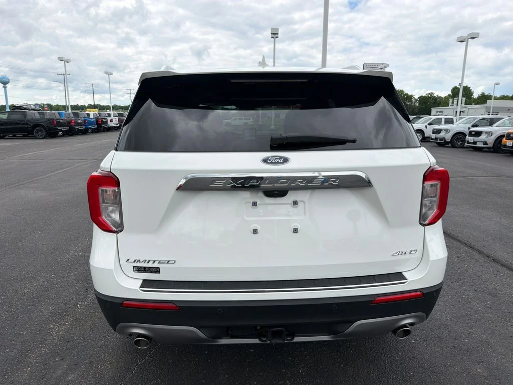 Used 2023 White Ford Limited image 4