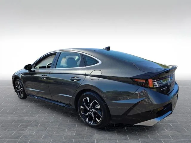 Used 2025 Gray Hyundai SEL image 6