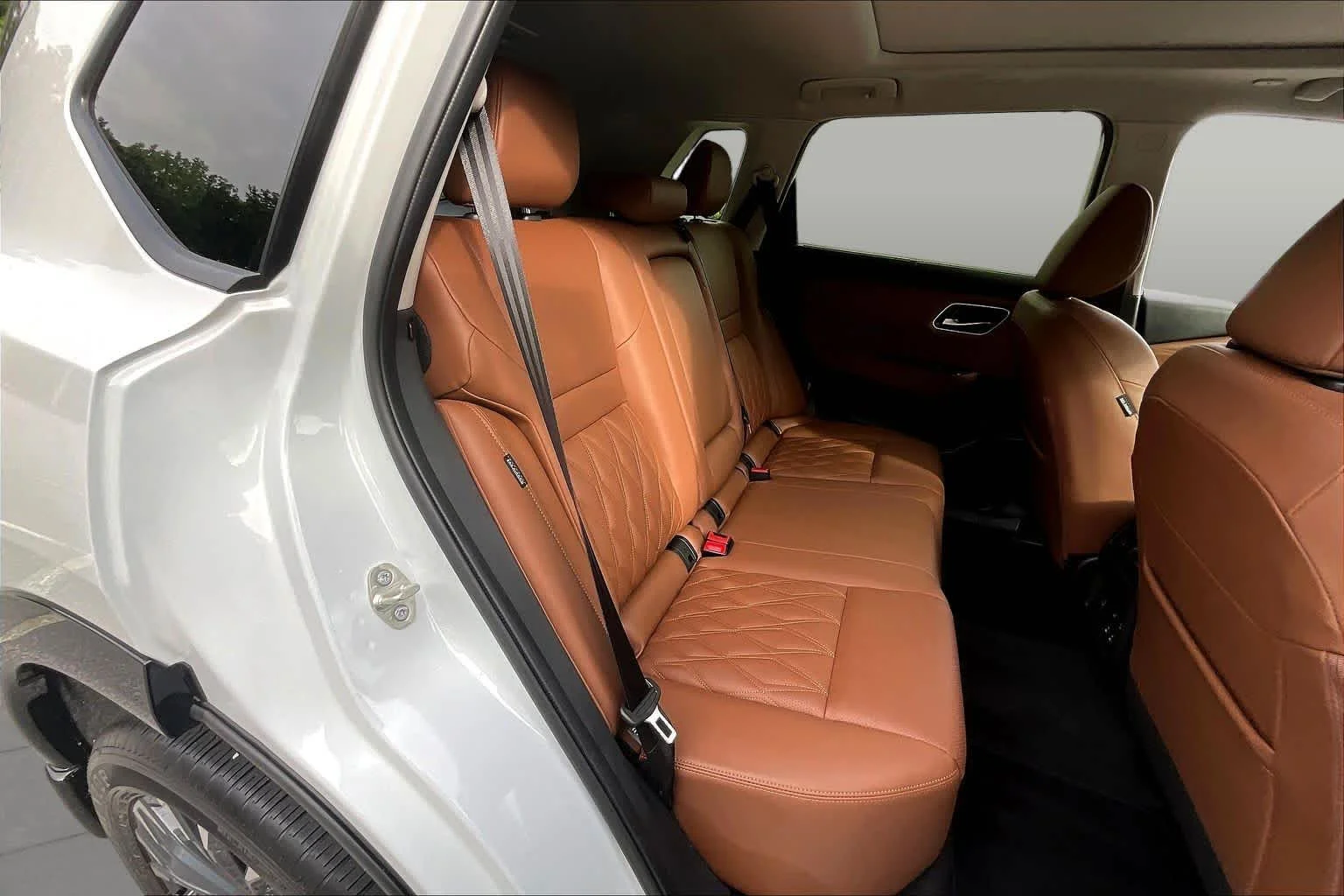 Used 2025 Everest White Pearl Nissan Platinum image 41