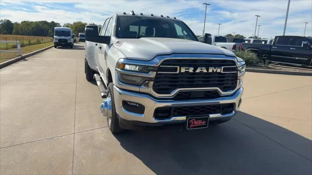 New 2026 Bright White Clear-Coat Exterior Paint RAM Tradesman image 3