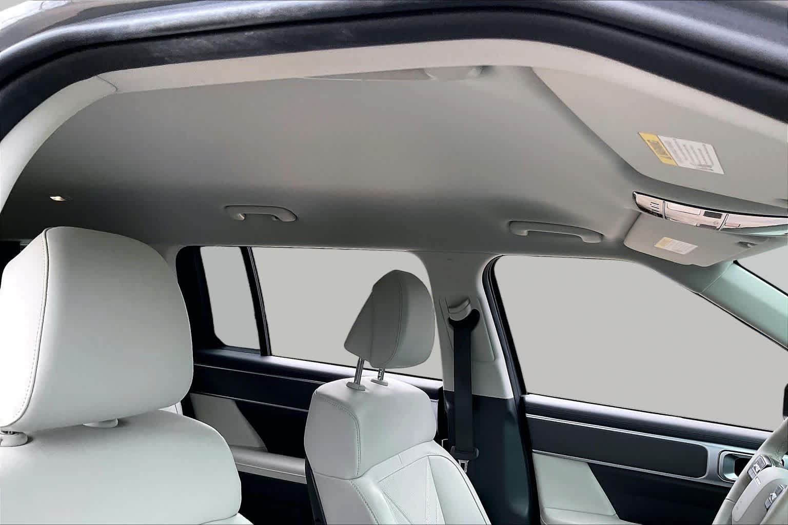 Used 2025 Hampton Gray Hyundai SEL image 13