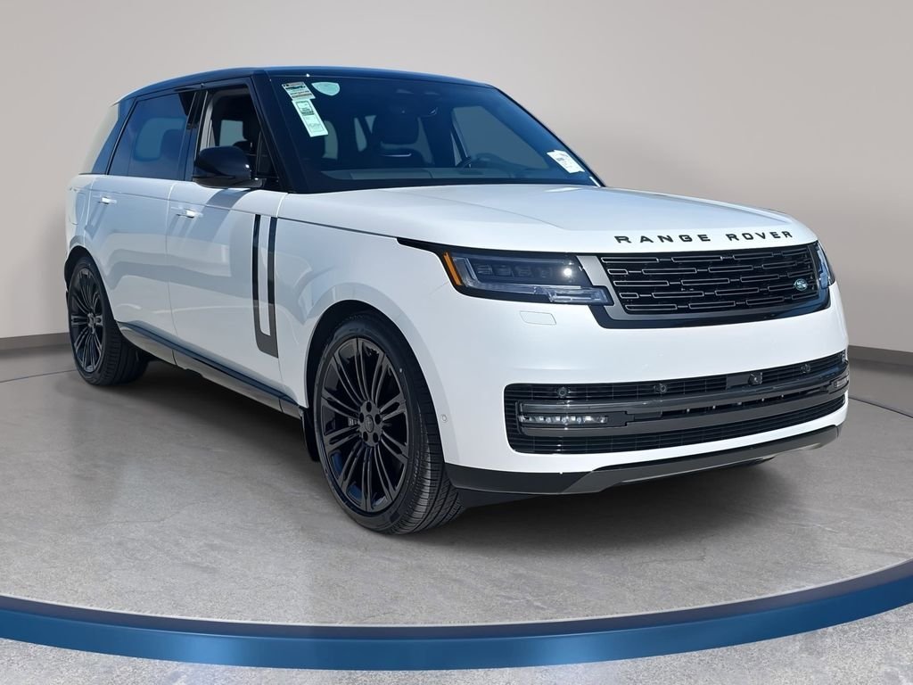 New 2026 Ostuni Pearl White LAND ROVER SE LWB 7-Seats / V8 image 3