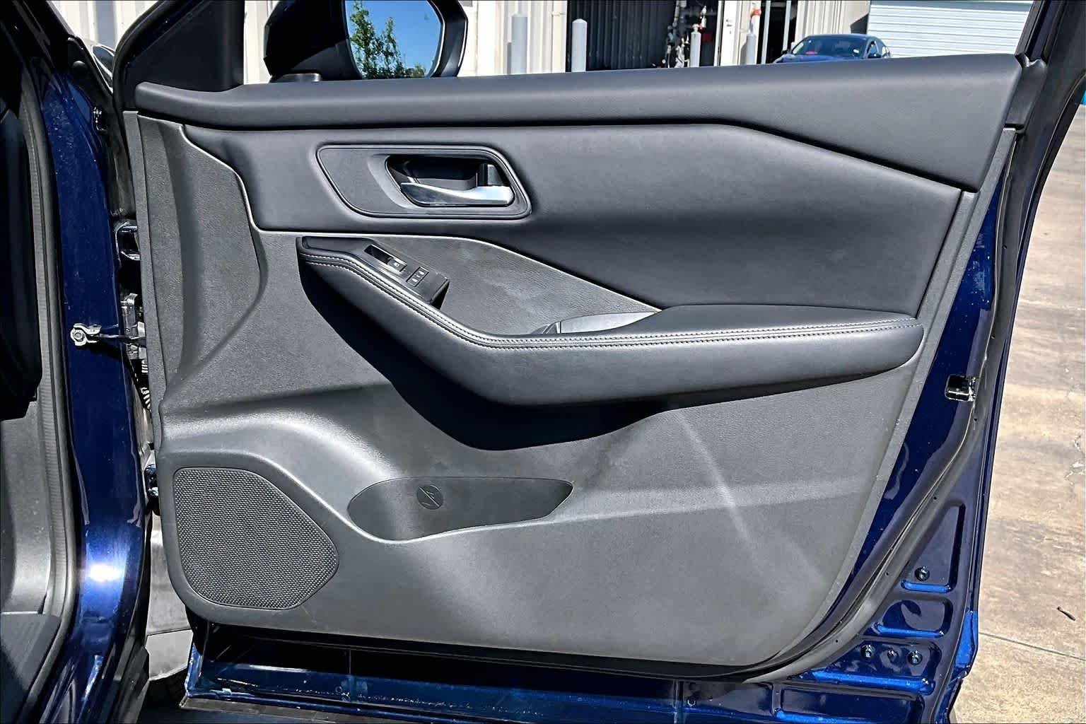 Used 2025 Deep Ocean Blue Pearl Nissan SV image 21