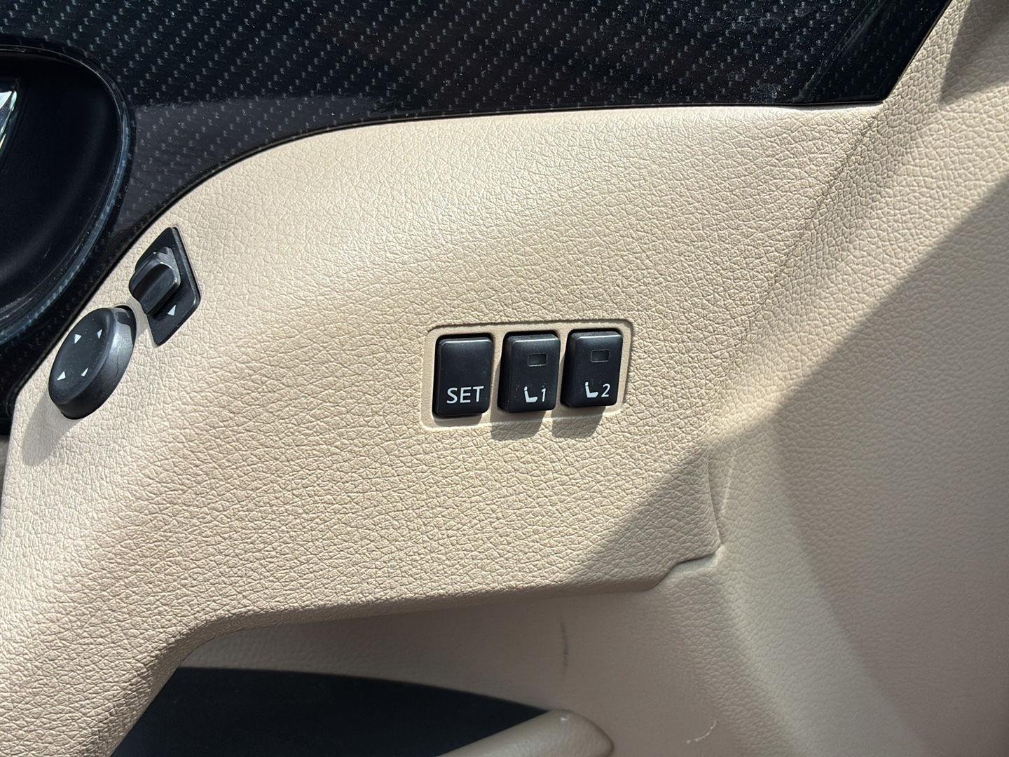 Used 2017 Palatial Ruby Nissan SL image 7