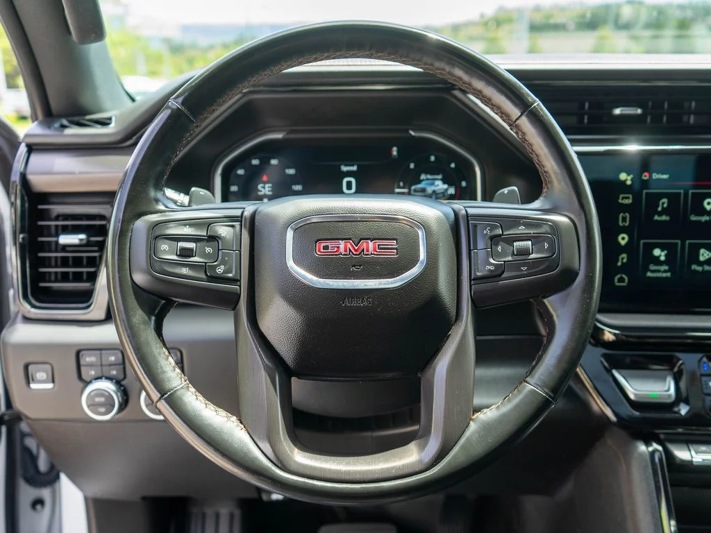 Used 2025 White GMC AT4 image 17