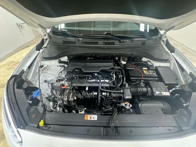 Used 2023 White Hyundai SEL image 18