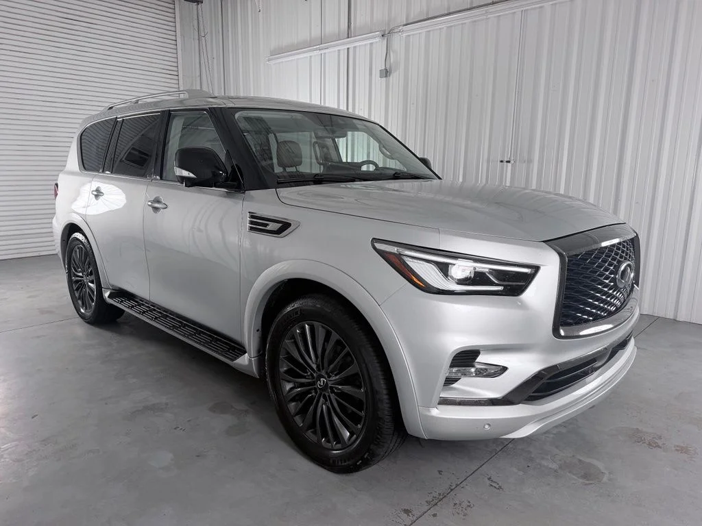 Used 2023 Silver INFINITI Premium Select image 3