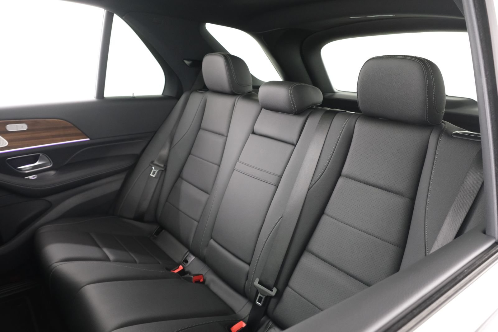 Used 2024 Obsidian Black Metallic Mercedes-Benz GLE 450 image 34