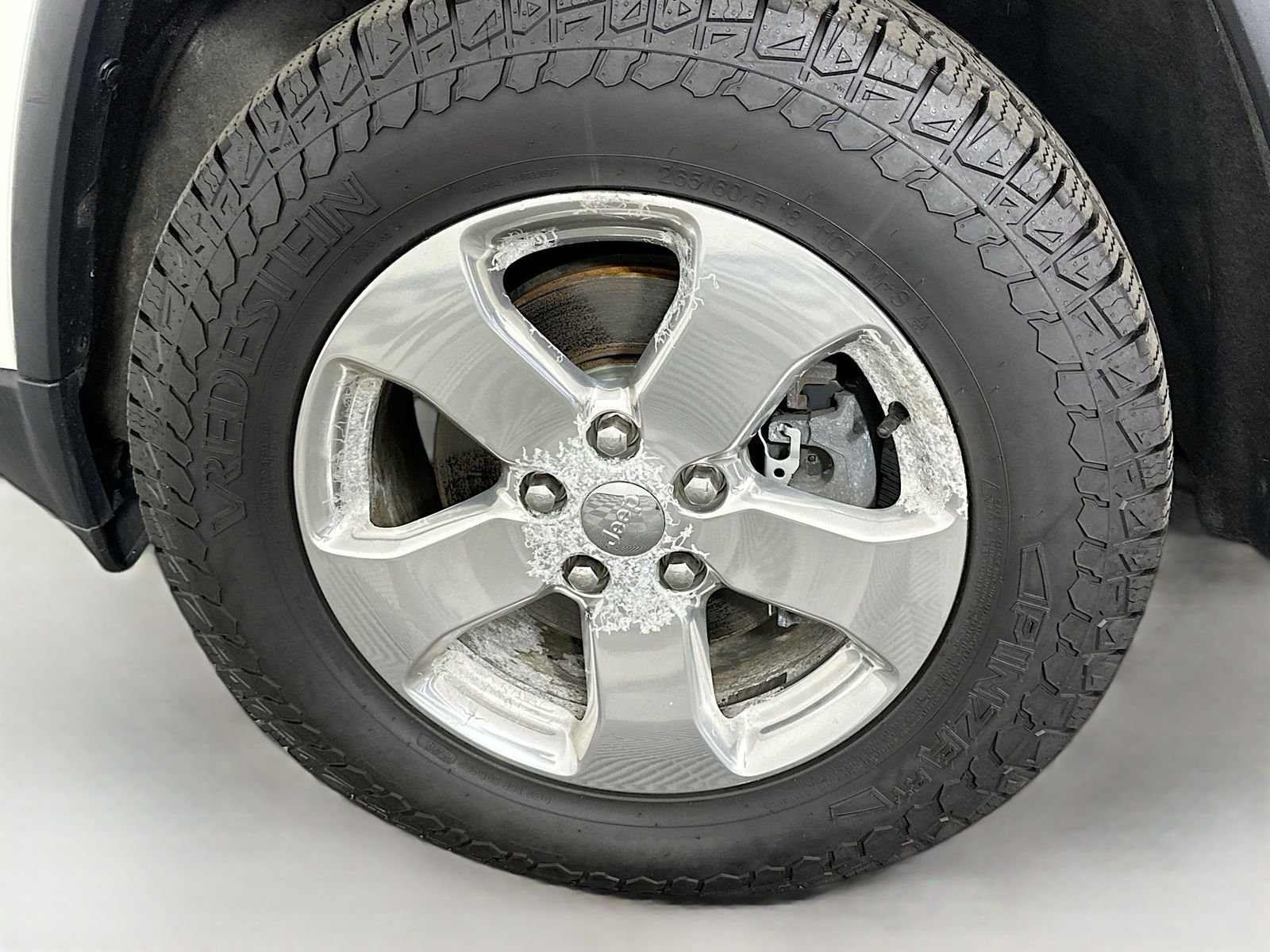 Used 2011 Stone White Clearcoat Jeep Limited image 31