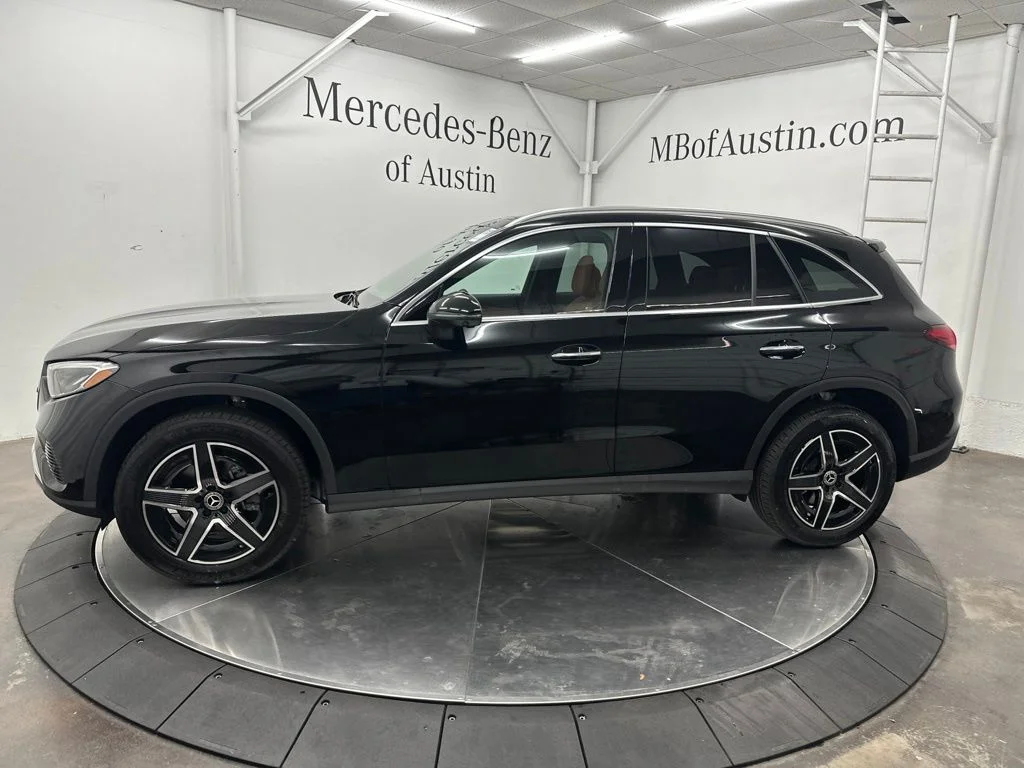 New 2027 Black Mercedes-Benz GLC 300 image 4