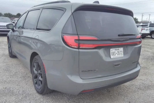 Used 2025 Ceramic Gray Clearcoat Chrysler Limited image 7