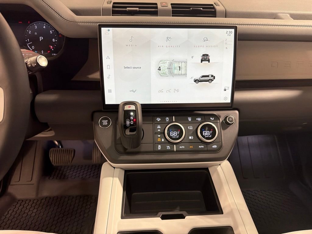 New 2026 Fuji White Land Rover X-Dynamic SE image 16