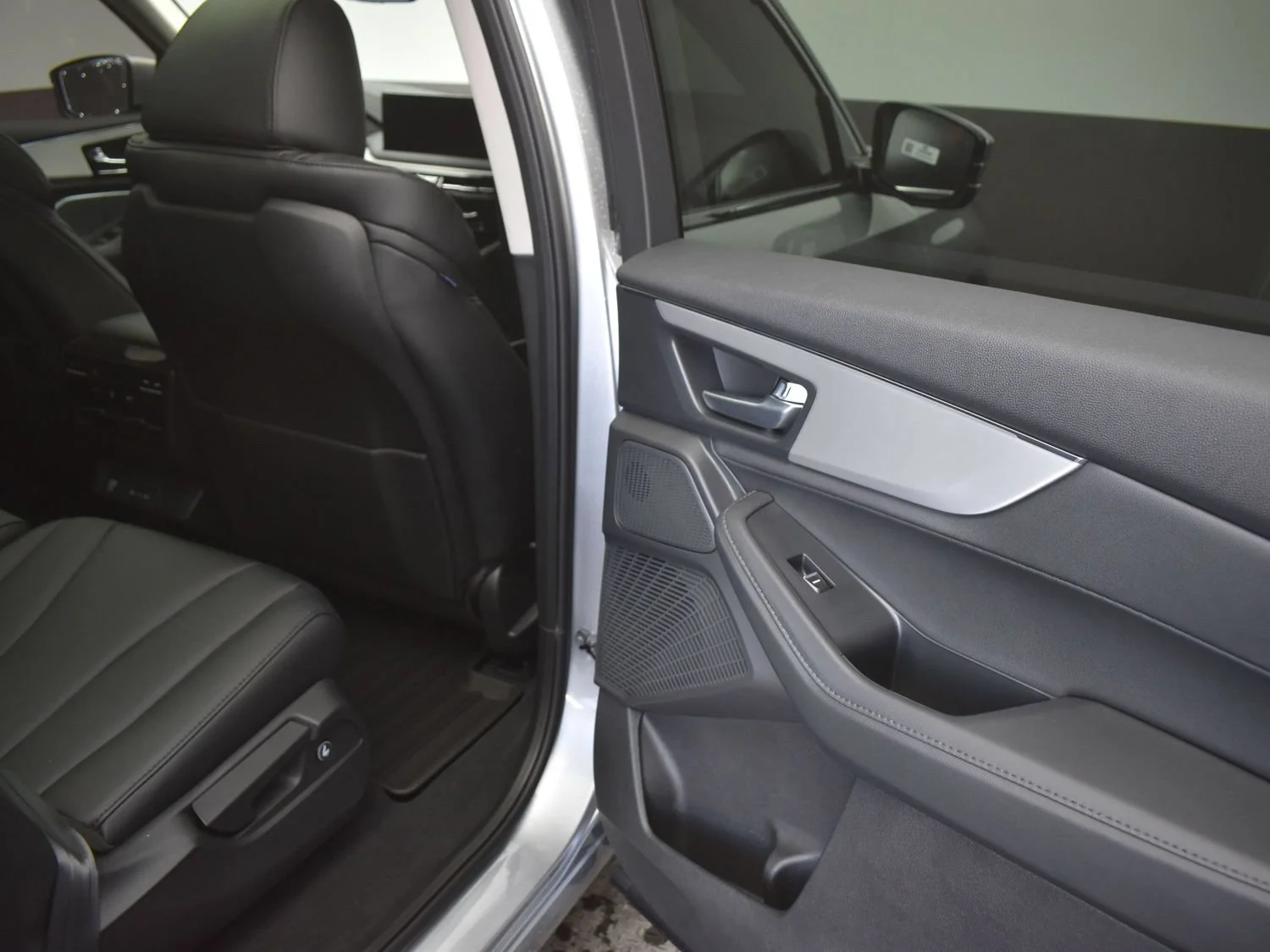 New 2026 Solar Silver Metallic Acura 4MDX image 27