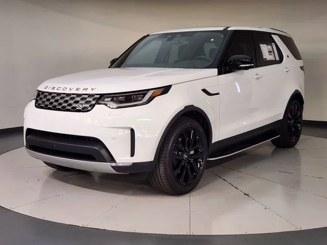 2026 Land Rover Discovery P300 S's photo