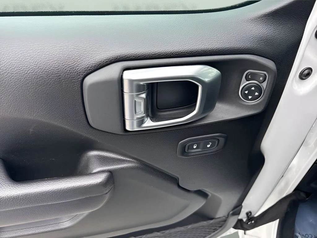 Used 2025 White Jeep Sport S image 26