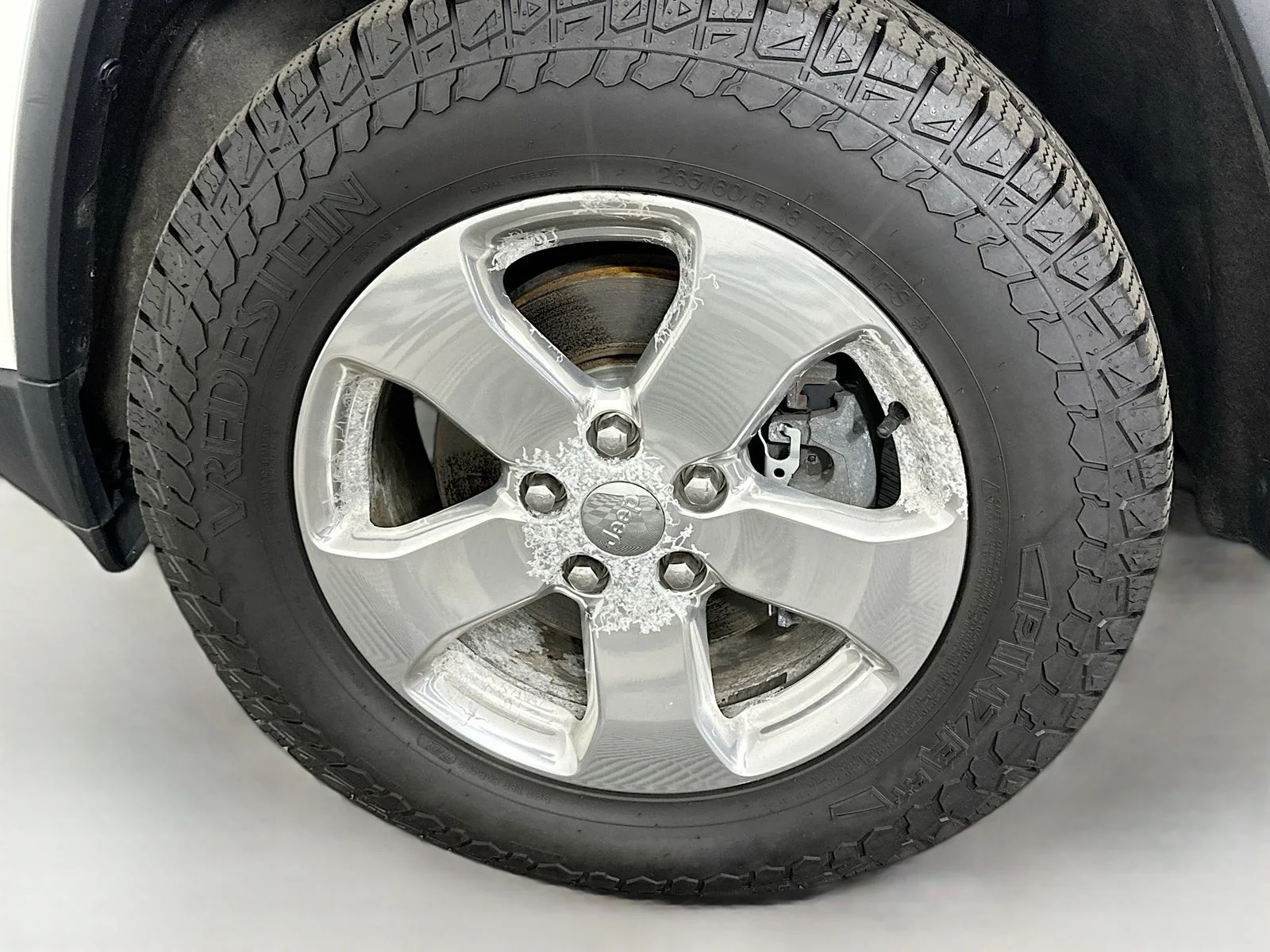 Used 2011 Stone White Clearcoat Jeep Limited image 31