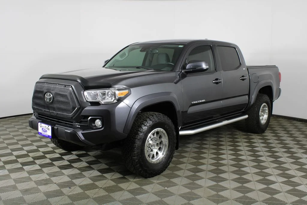 Used 2022 Gray Toyota SR5 image 3