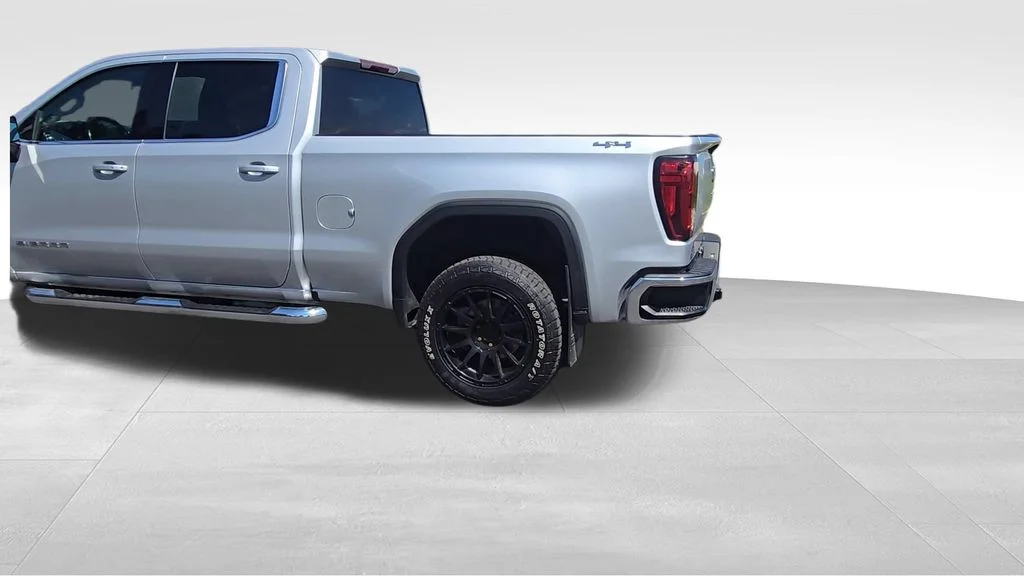 Used 2021 Gray GMC SLE image 5