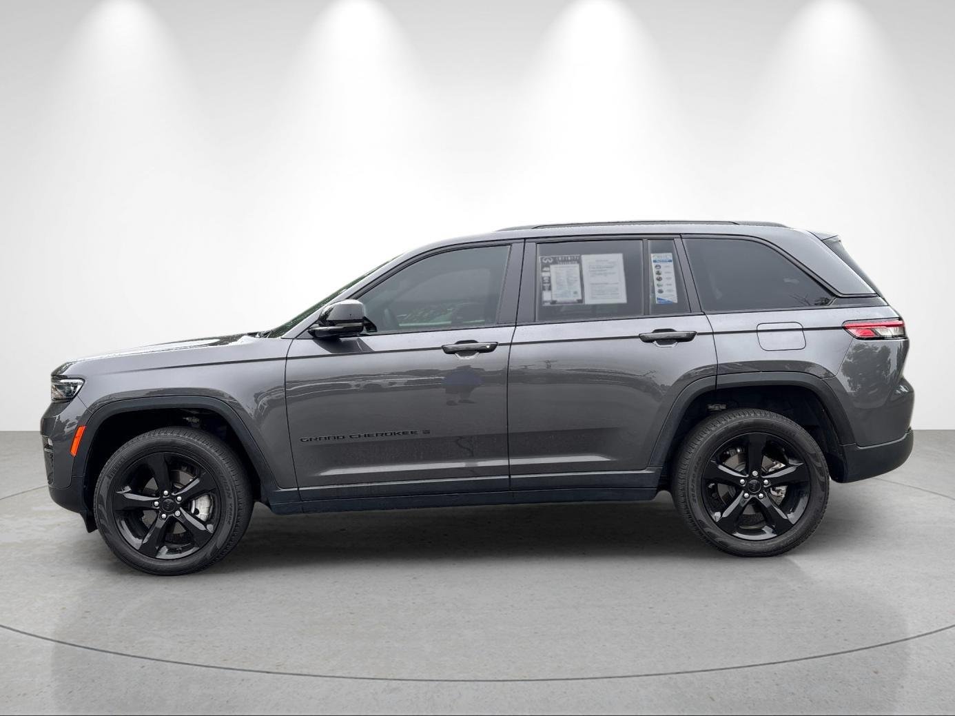 Used 2024 Baltic Gray Metallic Clearcoat Jeep Limited image 2