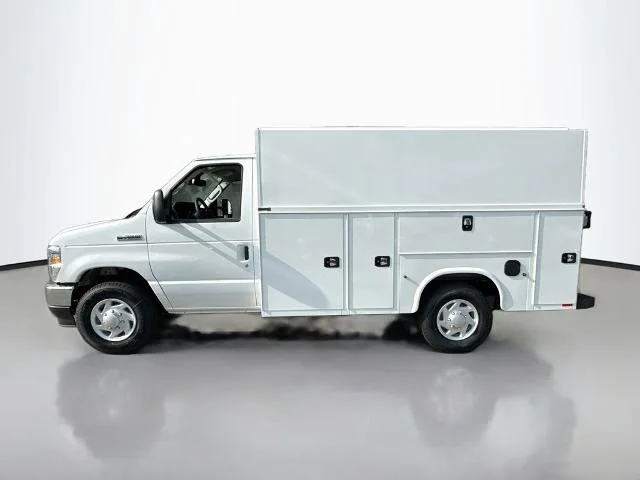New 2027 Oxford White Ford E-350 SRW image 31