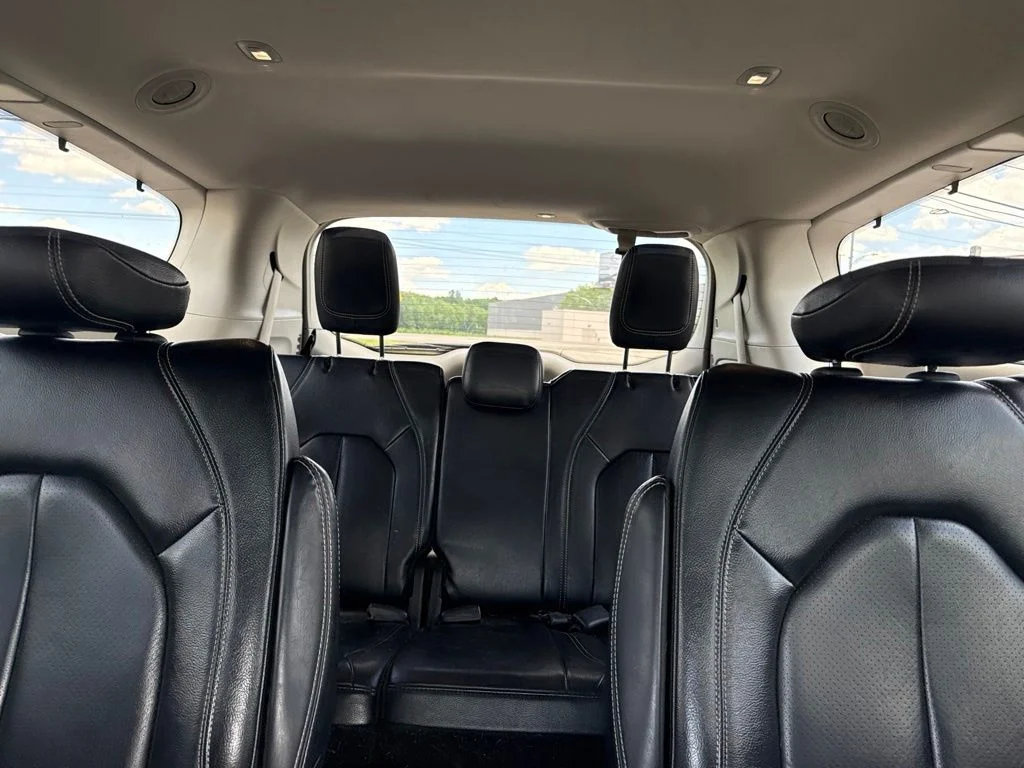 Used 2022 Black Chrysler Touring L image 27