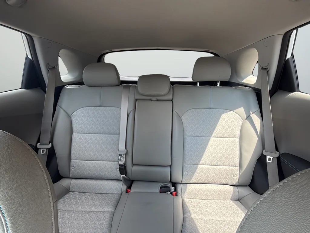 Used 2019 White Kia EX image 29