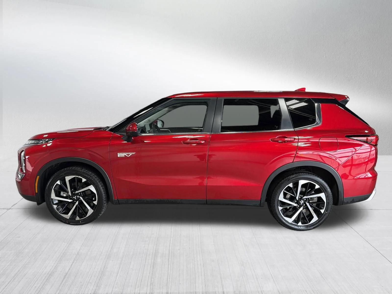 Used 2025 Red Diamond Mitsubishi SE image 4