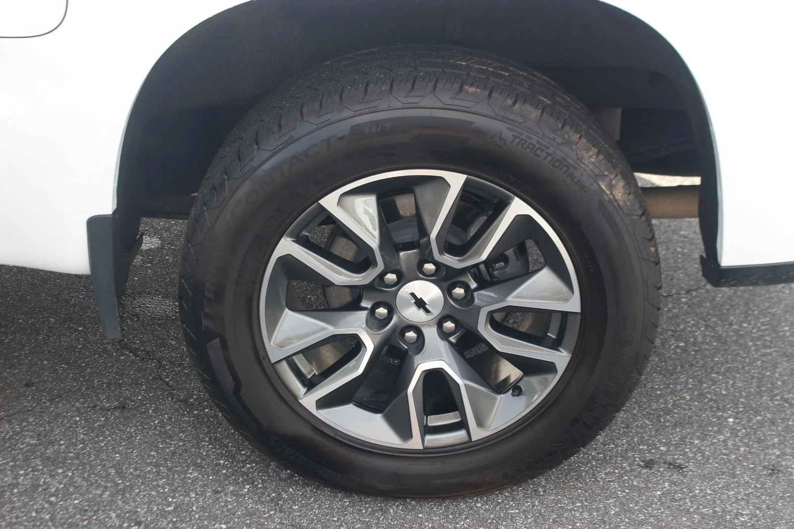 Used 2024 Summit White Chevrolet RST image 39