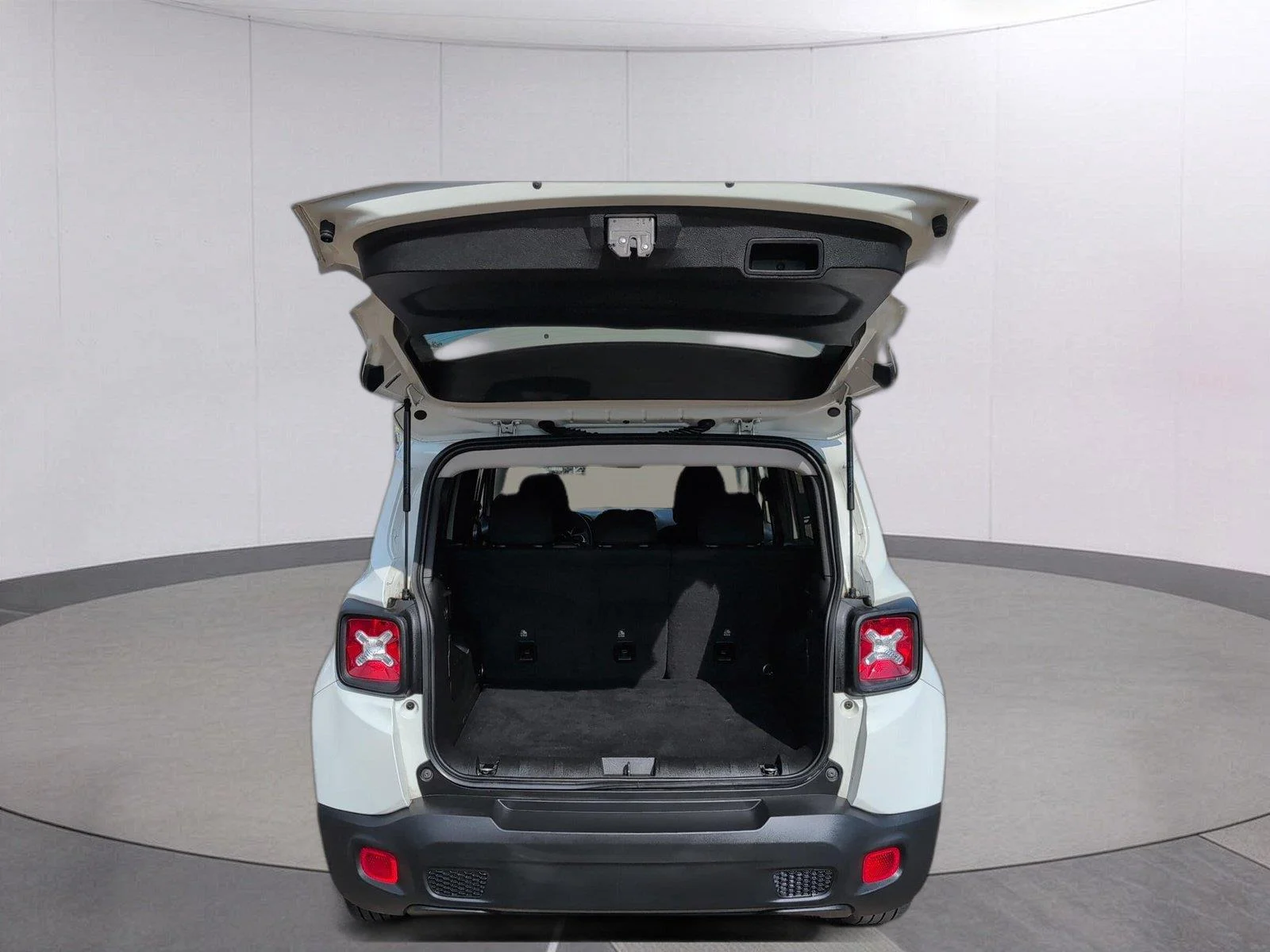 Used 2023 Alpine White Clearcoat Jeep Latitude image 5