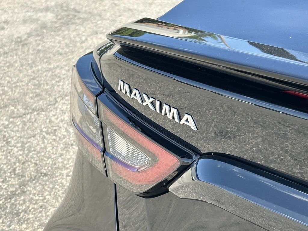 Used 2022 Black Nissan SR image 13