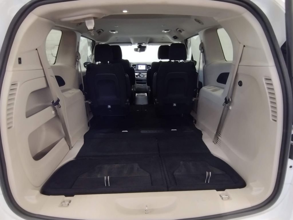 Used 2023 White Chrysler LX image 17
