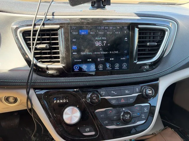 Used 2017 Gray Chrysler Platinum image 9