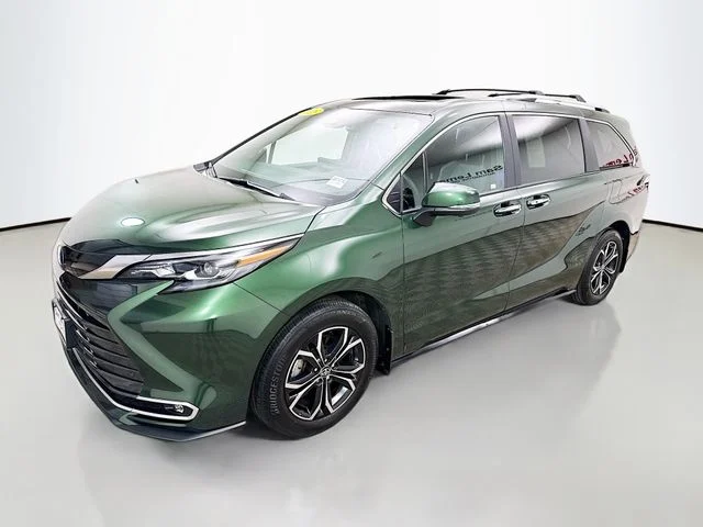 Used 2025  Toyota Platinum image 3